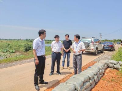 斧头湖嘉鱼围堤：“三个立足”为安全度汛筑起“铜墙铁壁”