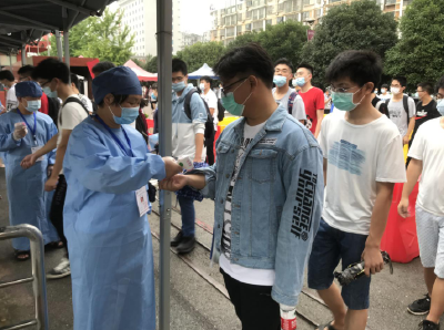 2020年高考第一天：嘉鱼各考点井然有序