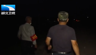 党旗飘扬在防汛一线 | 咸宁：村支书带头力量大