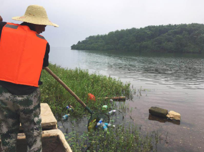 嘉鱼山湖温泉库区加强环境卫生保洁