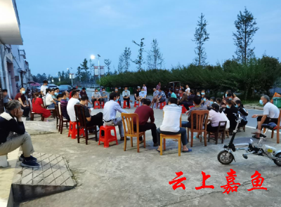 潘家湾镇：“农家夜话”听民声解民忧