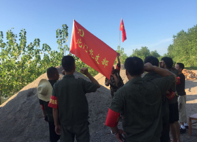 东街社区北门党支部：主题党日活动开在防汛一线