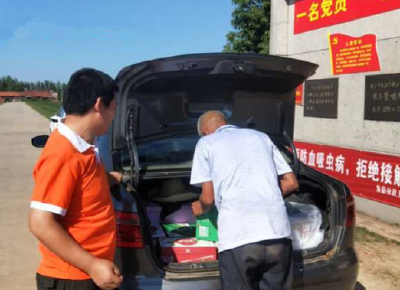 鱼岳镇：脱贫户为防汛人员送解暑物资