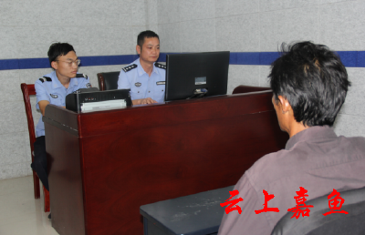 嘉鱼公安“零容忍”查处非法捕捞