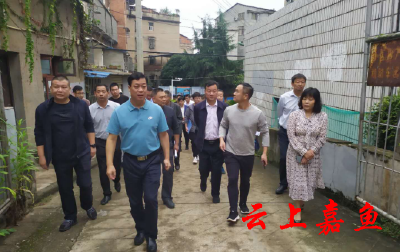 县长王永现场督办老旧小区改造