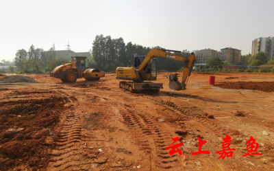 龙潭大道综合停车场项目建设忙