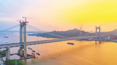 世界首座高铁悬索桥“湖北造”