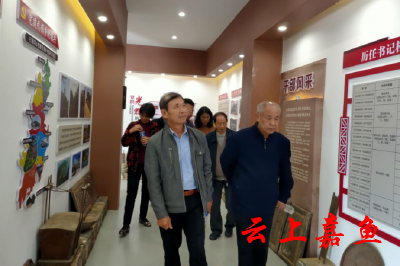陆溪镇组织离退休干部开展老年节活动