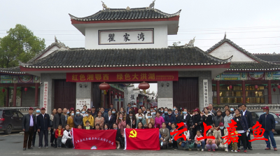 县政务服务中心组织开展廉政红色教育活动