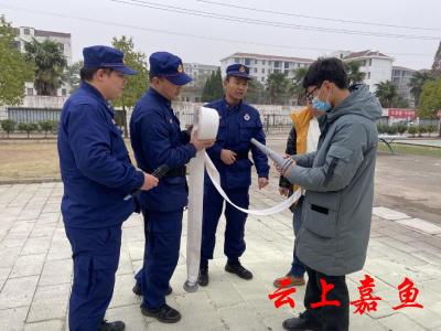 新街镇中心学校开展消防演练