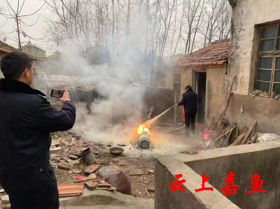 簰洲湾及时扑灭一起煤气坛着火引发的火灾