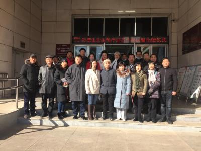 荆楚名家孙德生捐赠我县108幅《翰墨迎春》中国画