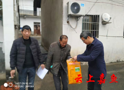 县一中、南嘉中学走访慰问贫困户