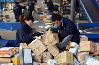 春节全行业“不打烊、不休网、不积压” 快递满载年味