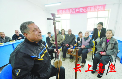 簰洲湾企业家为福利院捐赠物资