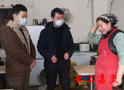 簰洲湾镇慰问少数民族困难群众
