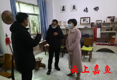 县领导走访慰问残疾人