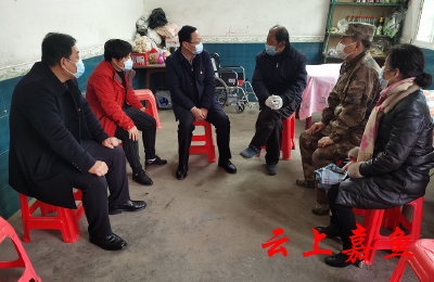胡春雷到联点镇开展走访慰问活动
