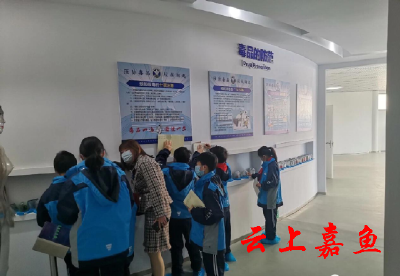 我县部分小学生走进青少年法治教育基地