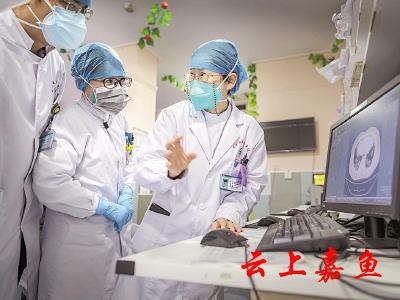 “看到我们脸上的压痕，总书记很心疼” 