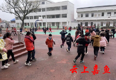 渡普镇中心小学举行消防安全疏散应急演练