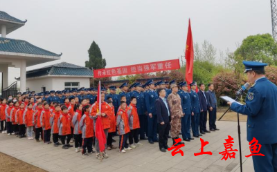 驻汉航空兵某场站官兵：缅怀抗洪英烈  砥砺强军征程