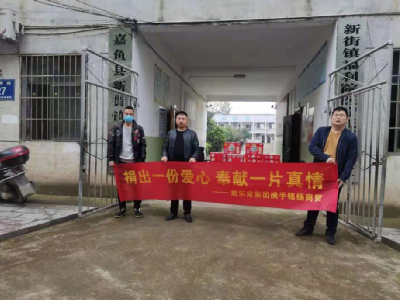 县铭扬商贸慰问新街镇福利院