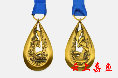 嘉鱼半程马拉松奖牌设计有深意
