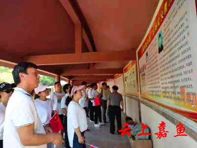 东街社区组织党员开展红色教育
