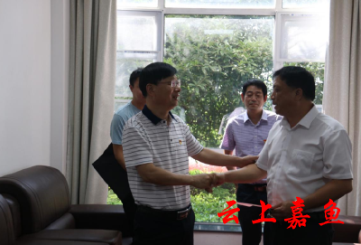 县领导赴潘家湾镇、渡普镇开展建党100周年走访慰问活动