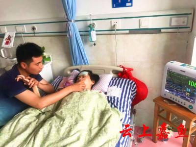 嘉鱼女生身患绝症 安徽男友不离不弃