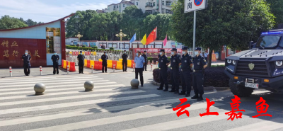 嘉鱼公安多措并举护航1564名考生高考