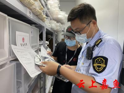 县市场监督管理局开展“餐饮安全随手查”活动