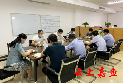 胡金云在我县疫情防控会商会上强调：要实行网格化、精细化管理，构筑群防群治的严密防线