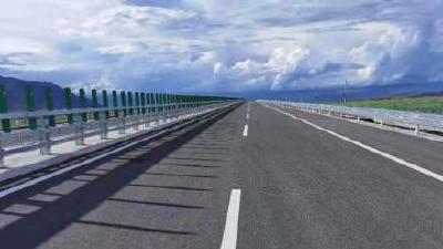 平均海拔4500米以上 世界上海拔最高的高速公路建成通车