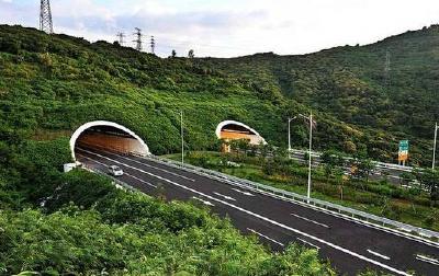 攻克最大“拦路虎” 世界最长高速公路隧道施工进入“快车道”