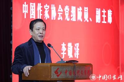 李敬泽：深入现场 书写脱贫攻坚“地方志”