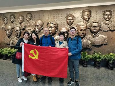 袁晶代表：青年人要从党的历史中汲取奋进力量