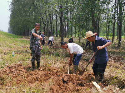 防汛救灾丨湖北嘉鱼：从“60后”到“00后”，接力守堤