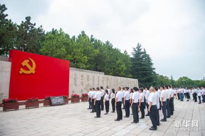 浙江嘉兴南湖革命纪念馆迎来参观热潮 
