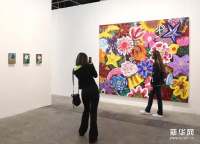 巴塞尔艺术展香港展会开幕 百余家国际艺廊亮相 