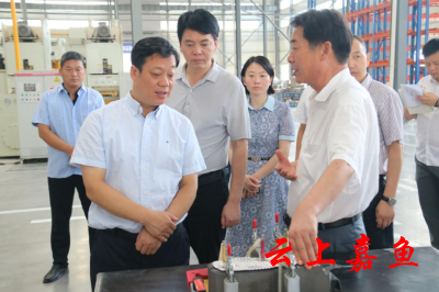 王永在调研督办潘湾工业园项目建设时强调：强化服务意识，当好金牌“店小二”，让企业在嘉鱼顺心放心安心发展