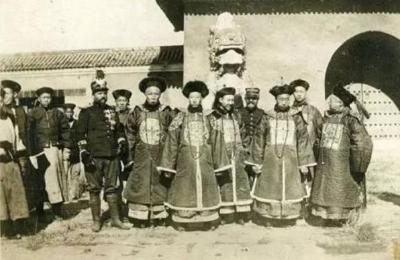 学术“蜘蛛侠”化身小说家 房伟《猎舌师》编织历史之网