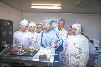 甘做教书育人的“螺丝钉”——记西安电子科技大学教授郝跃