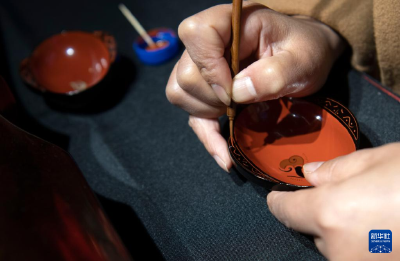“高山流水——楚式漆器髹饰技艺暨漆艺创新作品展”在北京举行 