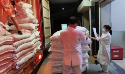 “药剂侠”出列：4万包抗疫制剂背后的7×24小时