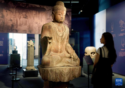 龙门石窟艺术珍品在上海展出 