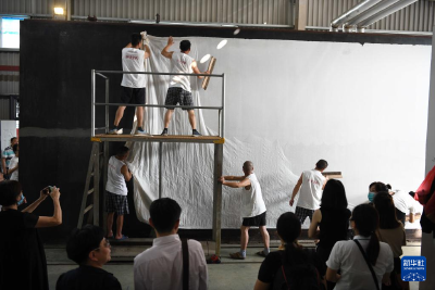 近距离感受“超级宣纸”制作工艺 