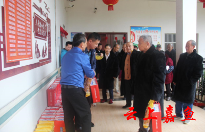 陆溪镇组织开展重阳节慰问活动