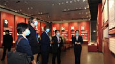 “我仿佛踏上了那段神奇的旅程……”国际学者在沪参观中共一大纪念馆